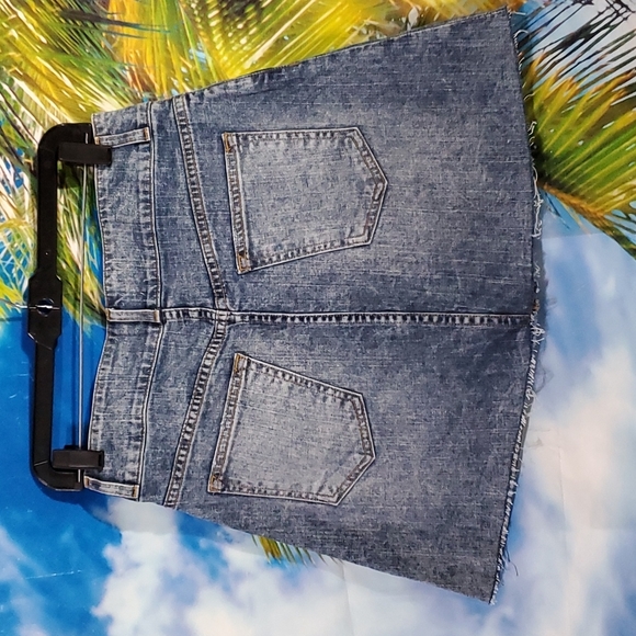 Sarena ZIP FRONT JEANS SKIRT NWOT SIZE M - Picture 3 of 6